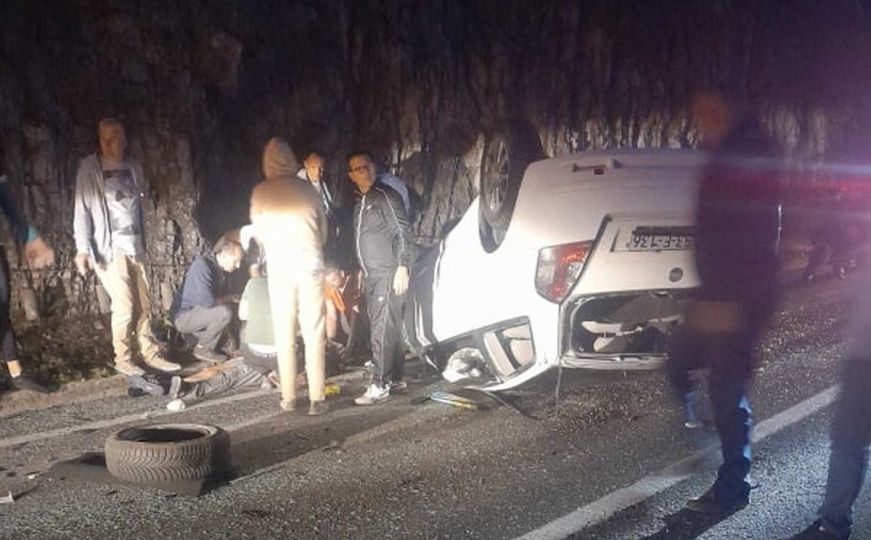 Teška saobraćajna nesreća kod Jablanice. Automobil završio na krovu, kilometarske kolone