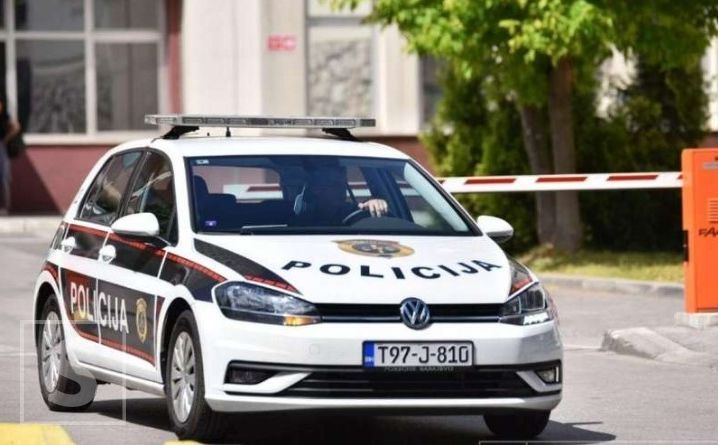 Haos na Vratniku: Vozilom udarao automobile, policija na terenu