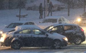 Od danas obavezna zimska oprema: Pripremite automobil za sigurnu vožnju, kazne su velike