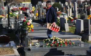 Praznik Svi sveti u Sarajevu: Molitve, cvijeće i svijeće za najmilije