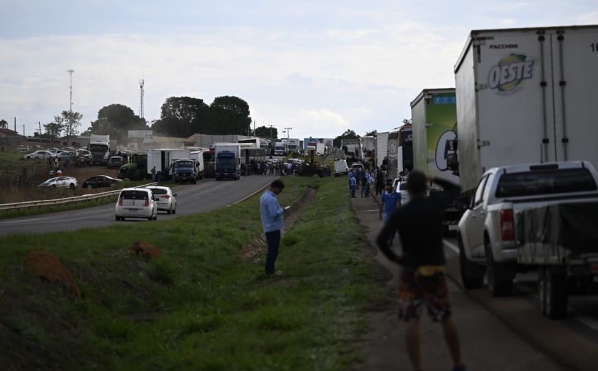 Kamiondžije blokiraju puteve u Brazilu zbog poraza odlazećeg predsjednika države Jaira Bolsonera