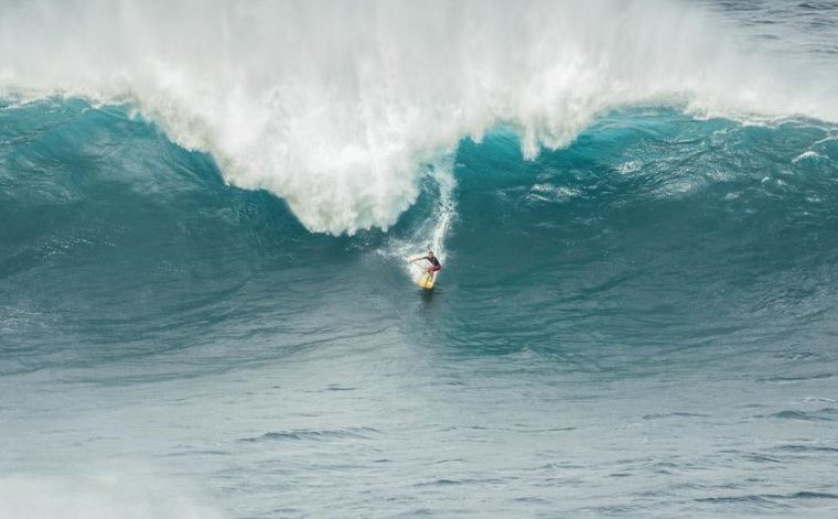 Slučajno zabilježio nevjerojatan prizor: Pogledajte kako je morski pas 'upao' na fotografiju surfera