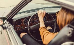 Novo istraživanje potvrdilo: Žene su bolji i sigurniji vozači od muškaraca