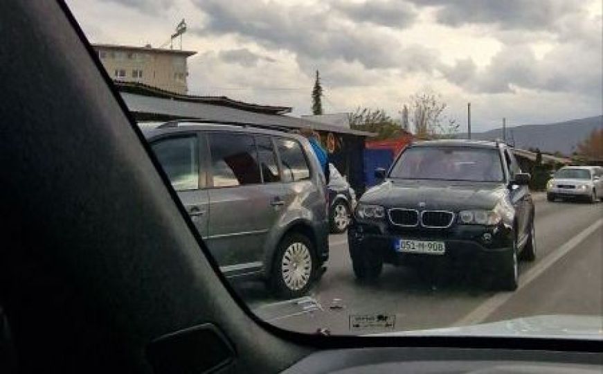 Velike gužve u Sarajevu zbog saobraćajne nesreće