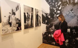 Otvorena ekskluzivna izložba o modnom geniju: Yves Saint – Laurent u Zemaljskom muzeju BiH