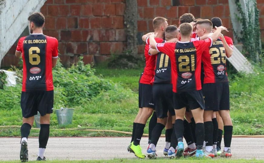 FK Sloboda prekinula crni niz pobjedom nad FK Sarajevom, gosti pogodili dvije stative