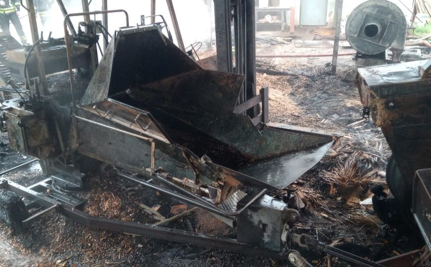 Požar kod Tuzle: Vatra progutala pogon za proizvodnju peleta