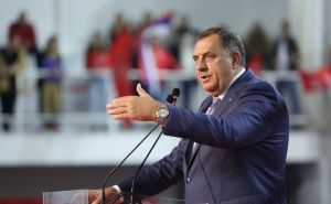 Haos u NSRS: Dodik izašao iz sale zbog himne BiH, Duraković držao ruku na srcu