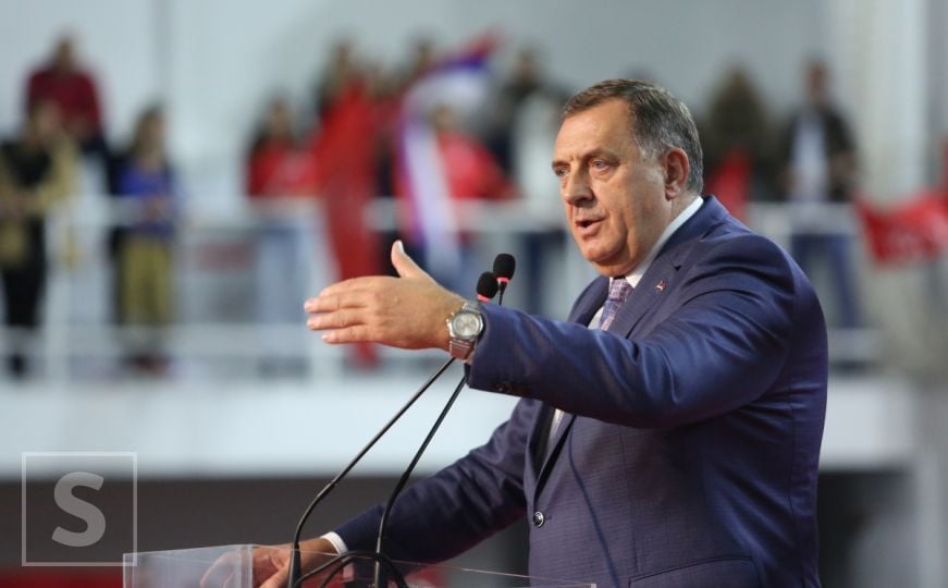 Haos u NSRS: Dodik izašao iz sale zbog himne BiH, Duraković držao ruku na srcu