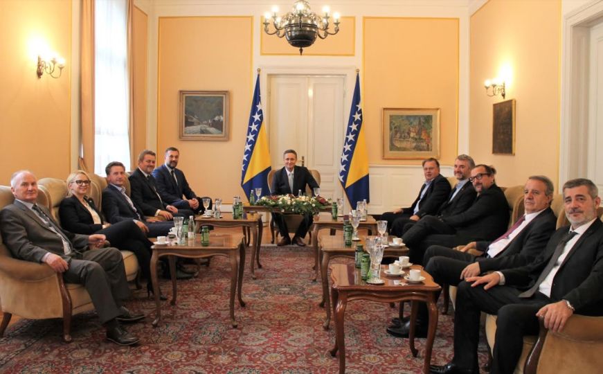 Bećirović u Predsjedništvu sa liderima stranaka koje su ga podržale: Poznato o čemu su razgovarali
