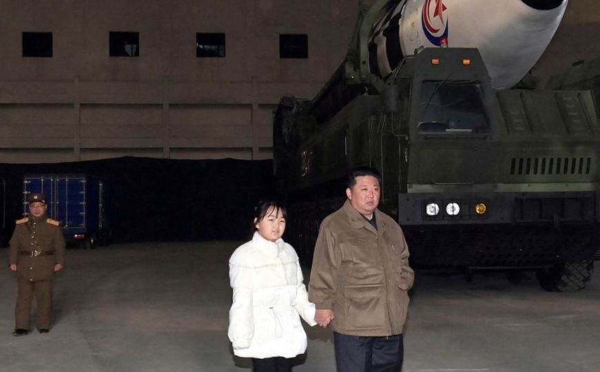 Sjevernokorejski lider Kim prvi put se pojavio s kćerkom pred kamerama