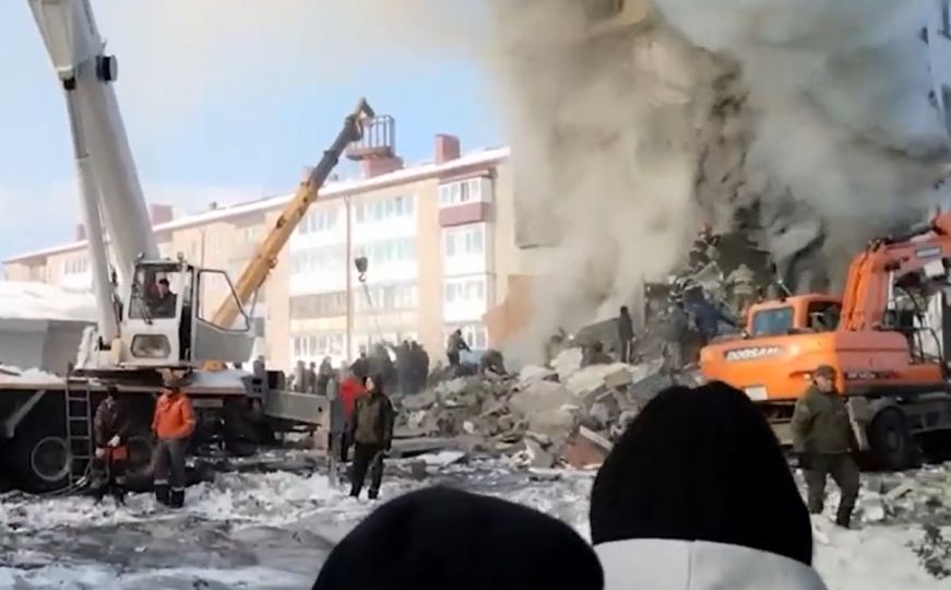 Potresni prizori na mjestu eksplozije u Rusiji: Ljudi traže najmilije ispod ruševina