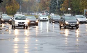 Vozači, oprez: Otežan saobraćaj zbog veće količine vode na putevima