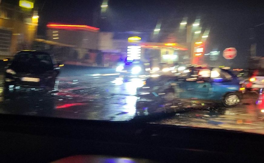 Teška saobraćajna nesreća u BiH: Ima povrijeđenih, policija na terenu