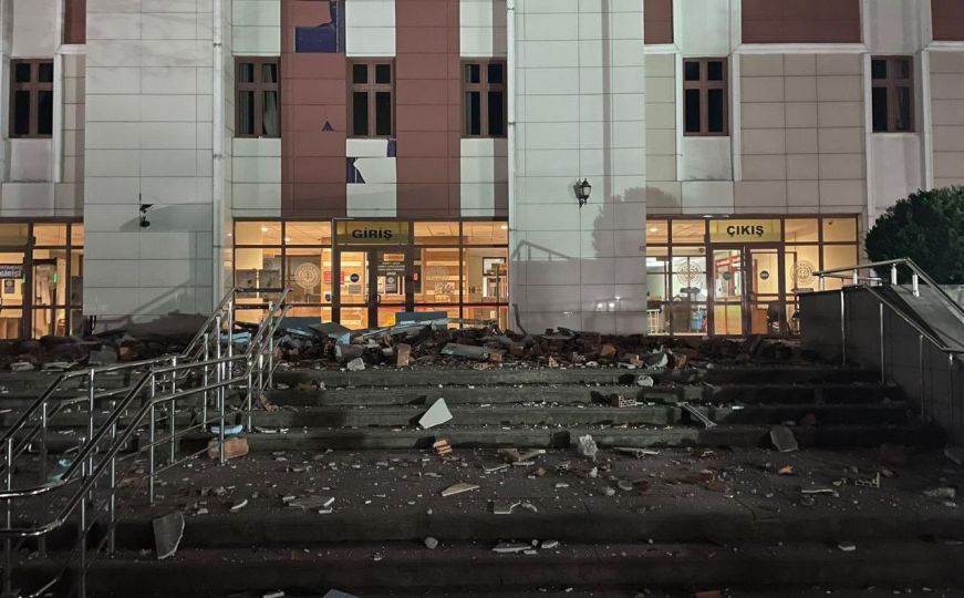 Snažan zemljotres pogodio Tursku. Ljudi skakali s balkona