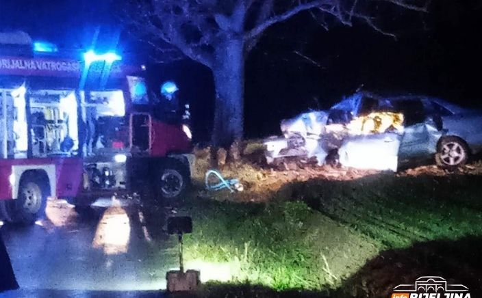 Tragedija u Bijeljini: Automobilom udario u drvo i poginuo