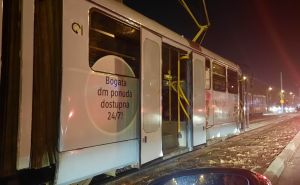 Tramvajski saobraćaj u Sarajevu opet u prekidu: Automobil završio na šinama