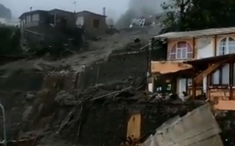 Pogledajte snimke užasa iz Italije: Odron zatrpao zgrade i automobile, 13 nestalih