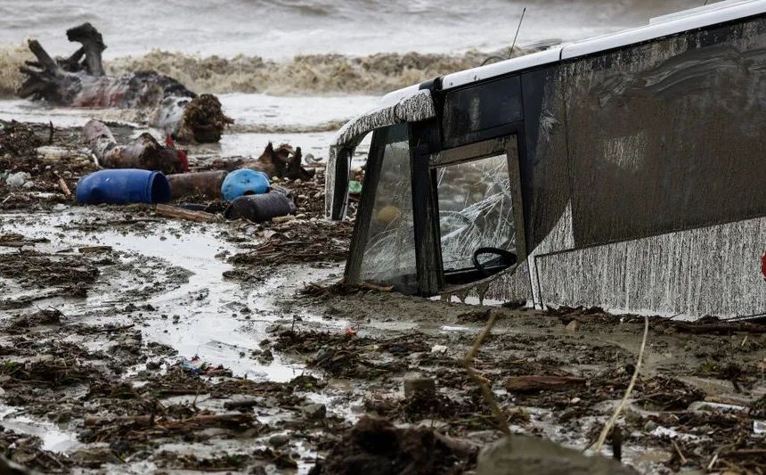 Potresni prizori iz Italije: Na Ischiji se još uvijek traga za 10 osoba, mnogi i dalje 'zarobljeni'