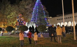 Zimska bajka u gradu na Neretvi: Pogledajte kako je bilo na otvorenju Adventa u Mostaru