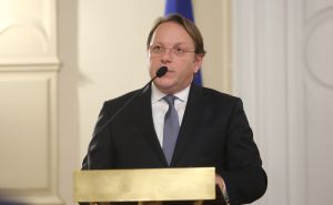 Komesar Oliver Vahelyi naglasio podršku EU u rješavanju problema iregularnih migracija u BiH