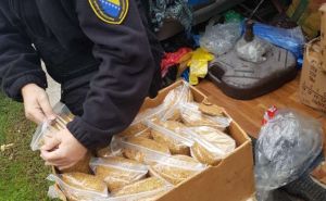 Luksuzna vina, duhan, dukserice: Inspektori u Tuzli zaplijenili robu vrijednu više od 200.000 KM