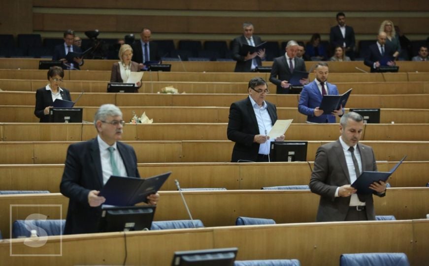 Nije dobro počelo: Rasprave na konstituirajućoj sjednici Parlamenta BiH, SDA na početku traži pauzu
