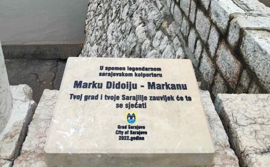 Dobri duh Sarajeva: Legendarni Markan dobio spomen ploču na Carevom mostu