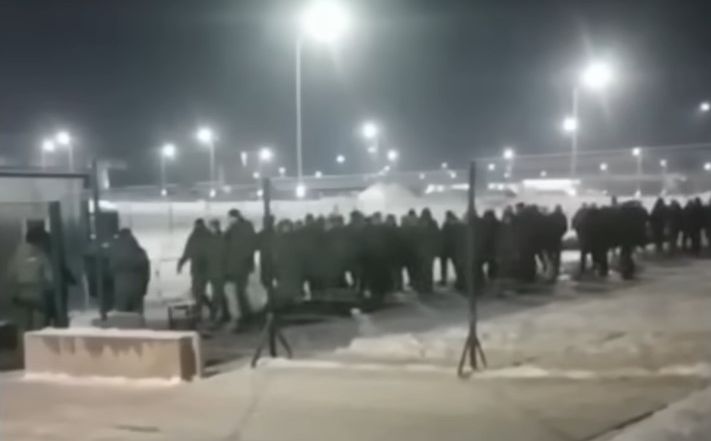 Regrutovane ruske trupe navodno izlaze iz vojne baze u znak protesta protiv Vladimira Putina