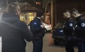 Situacija na sjeveru Kosova: Srbija će razmatrati vraćanje pripadnika snaga, povrijeđen policajac