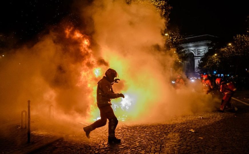 Eskaliralo slavlje u Parizu: Sukobi marokanskih i francuskih navijača sa policijom