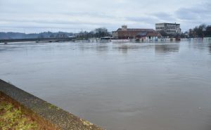 Poplave u Karlovcu: Vodostaj rijeka Kupe i Korane raste, na snazi vanredne mjere