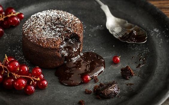 Jednostavno i jeftino: Čokoladni 'lava cake' gotov za nekoliko minuta