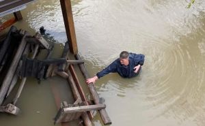 Zbog katastrofalnih poplava u USK angažirani specijalni timovi Federalne uprave civilne zaštite