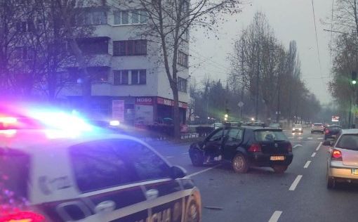 Saobraćajni kolaps u centru Sarajeva: Trostruki sudar u Alipašinoj ulici, u toku uviđaj