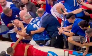 Kylian Mbappe "nokautirao" navijača tokom zagrijavanja