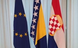 Istraga piše: U sali Parlamenta BiH istaknuta zastava tzv. Herceg-Bosne