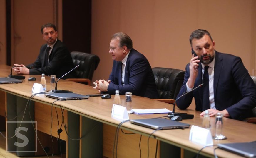 U toku sastanak predstavnika Osmorke, HDZ i SNSD u Parlamentu BiH