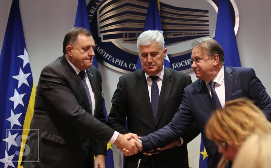Nermin Nikšić, Milorad Dodik i Dragan Čović potpisali sporazum