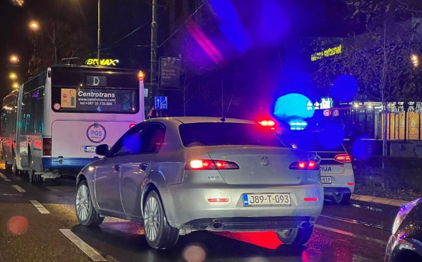 Gužva u blizini centra Sarajeva: Sudar autobusa i taxija