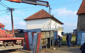 Nesvakidašnja nesreća u Bijeljini: Vozilom uništio trafo stanicu, dio grada ostao bez struje