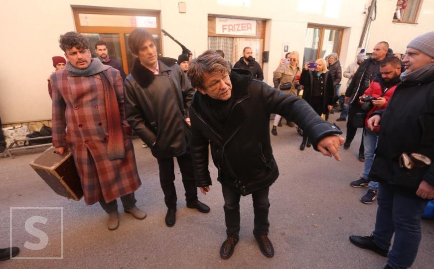 Zavirite na snimanje serije "Toma" u Sarajevu: Odlična ekipa glumaca okupljena oko Bjelogrlića