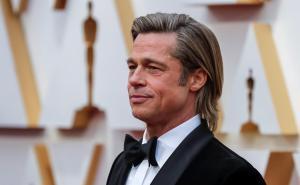 Brad Pitt ne skida osmijeh sa lica,  proslavio rođendan u društvu fatalne Ines