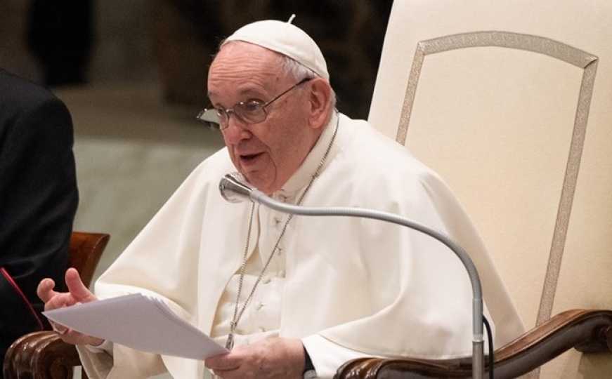Papa Franjo: 'Ovog Božića sjetimo se napaćene djece u Ukrajini'