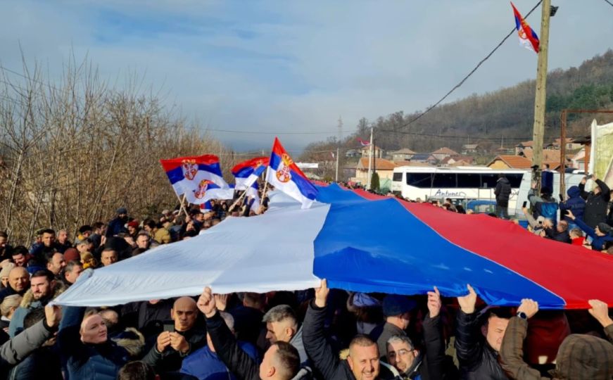 Održani protesti Srba, postavili uslove za ulanjanje barikada: Dio njih bio prisiljen doći?