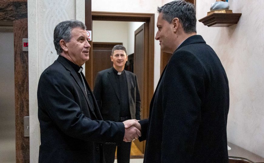 Denis Bećirović uputio čestitku katolicima za Božić