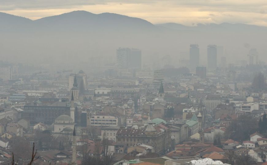 Decembar u Sarajevu: Pogledajte kako se grad guši u sablasnim oblacima smoga