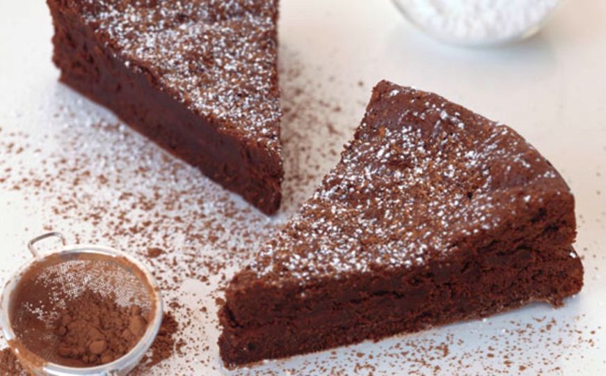 Recept za brzu, finu i jednostavnu čokoladnu tortu - gotova za samo pola sata!