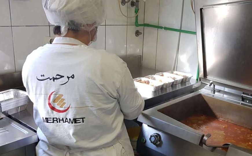 Dobro djelo: 'Merhamet' Švedske donirao 82.000 KM narodnim kuhinjama u BiH