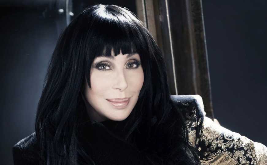 Cher se pohvalila prstenom koji je dobila od 40 godina mlađeg partnera